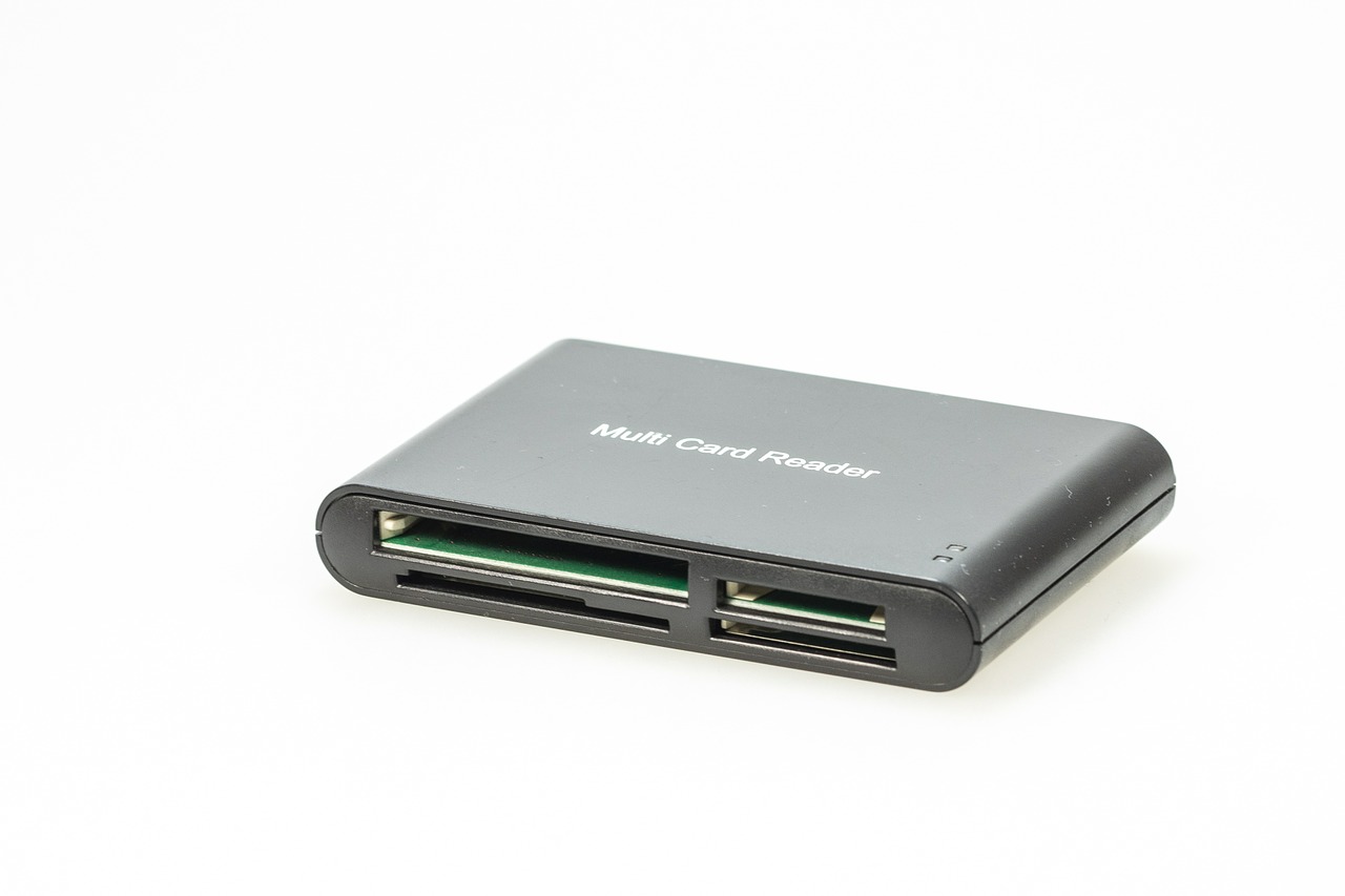 card-reader-608352_1280