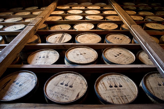 distillery-barrels-591600_640